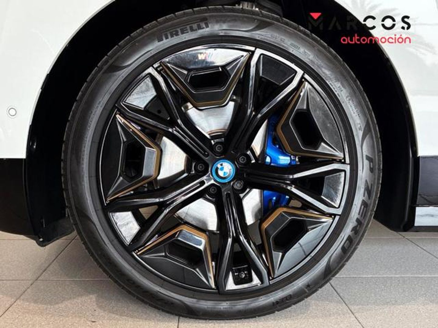 BMW iX xDrive40 240 kW (326 CV)