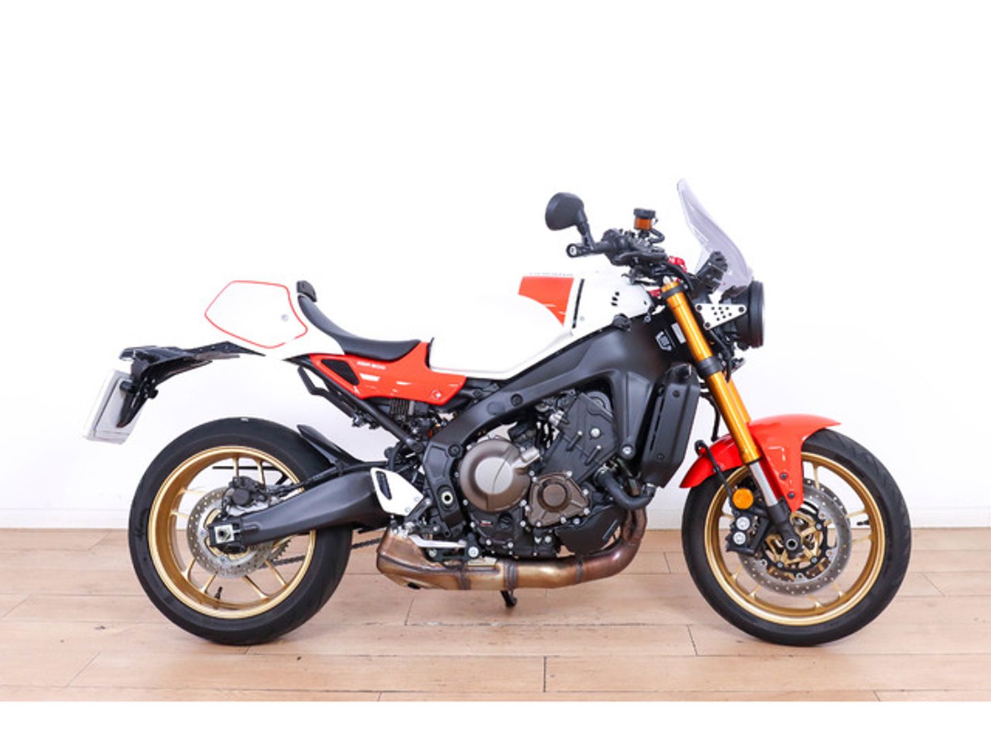 Yamaha XSR 900 Blanco Motorcycle