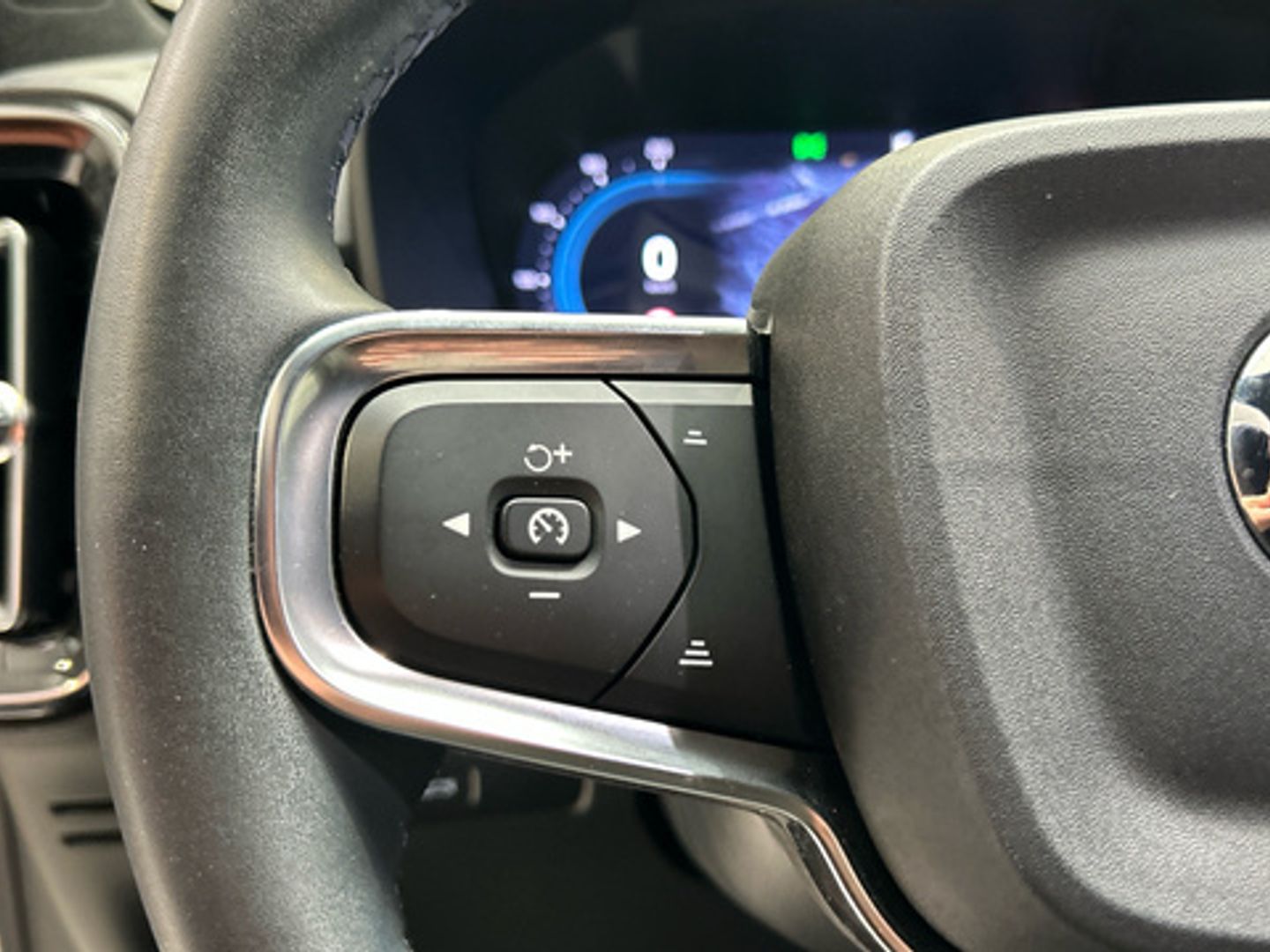 Volvo XC40 B3 G Plus Dark Auto 120 kW (163 CV)
