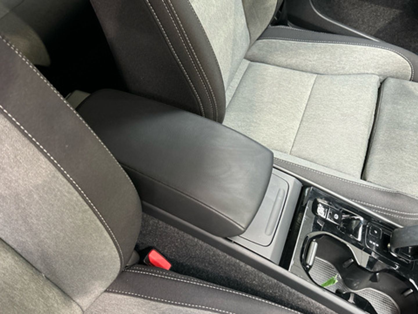 Volvo XC40 B3 G Plus Dark Auto 120 kW (163 CV)