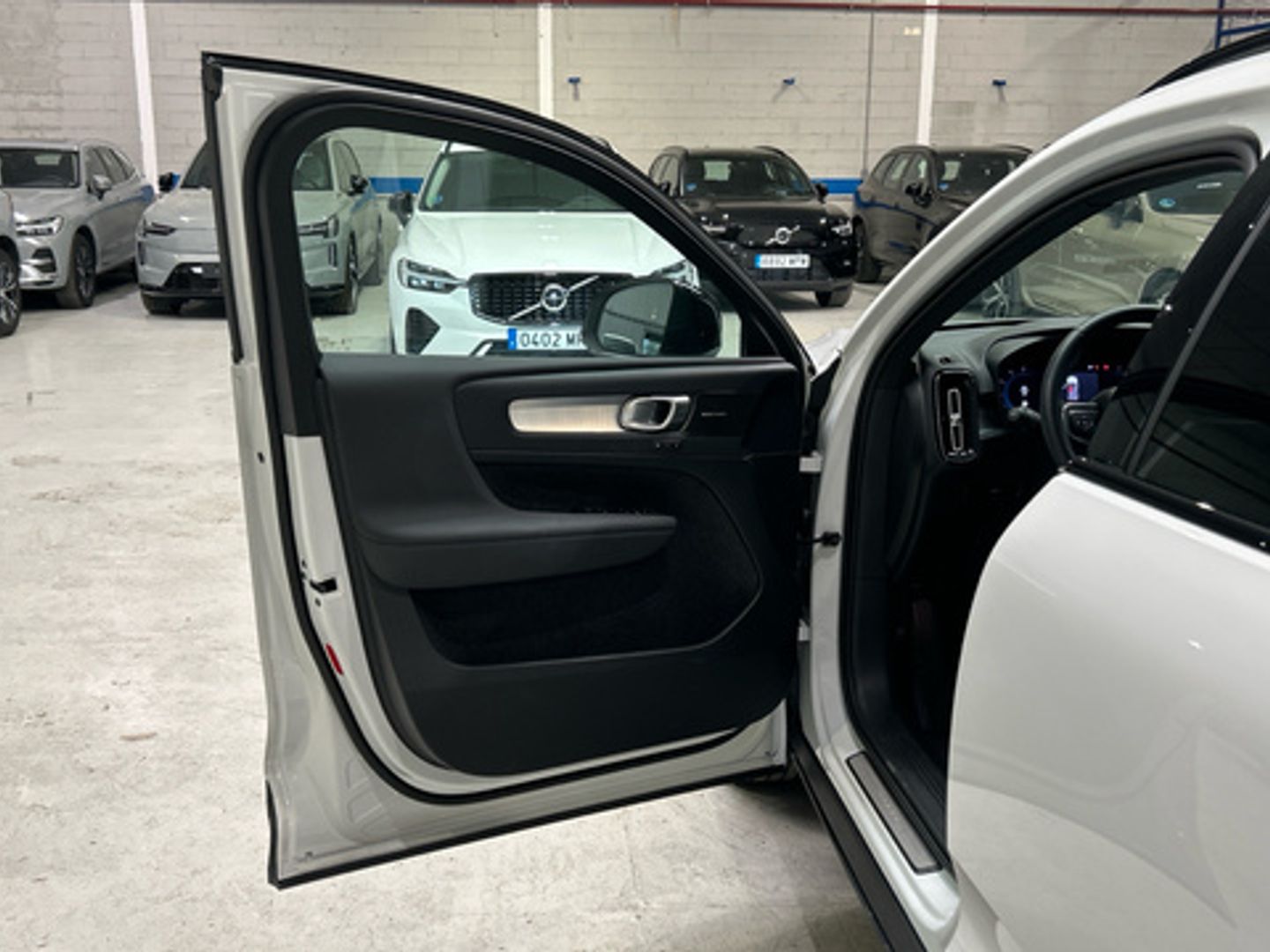 Volvo XC40 B3 G Plus Dark Auto 120 kW (163 CV)