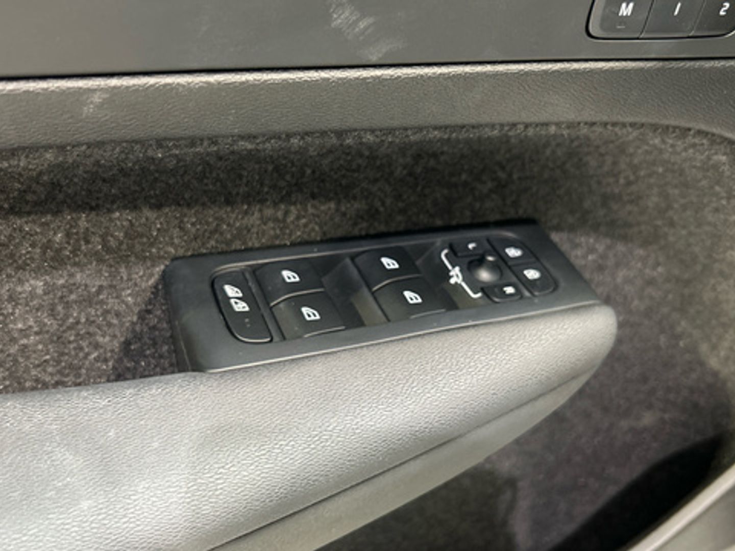 Volvo XC40 B3 G Plus Dark Auto 120 kW (163 CV)