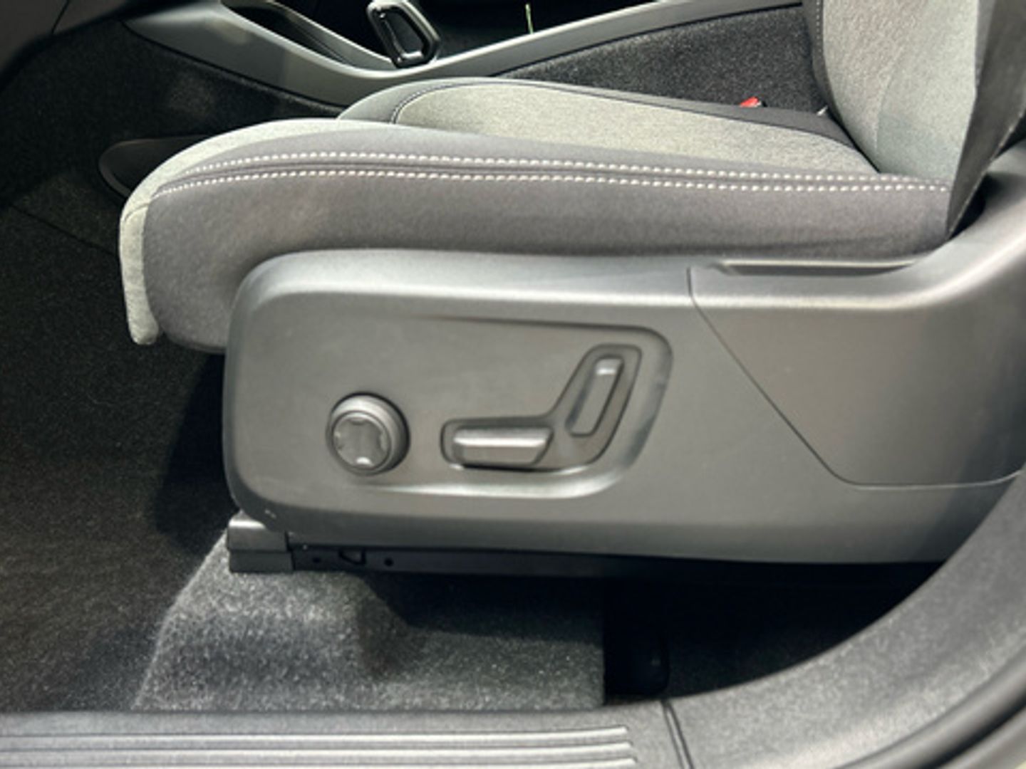Volvo XC40 B3 G Plus Dark Auto 120 kW (163 CV)
