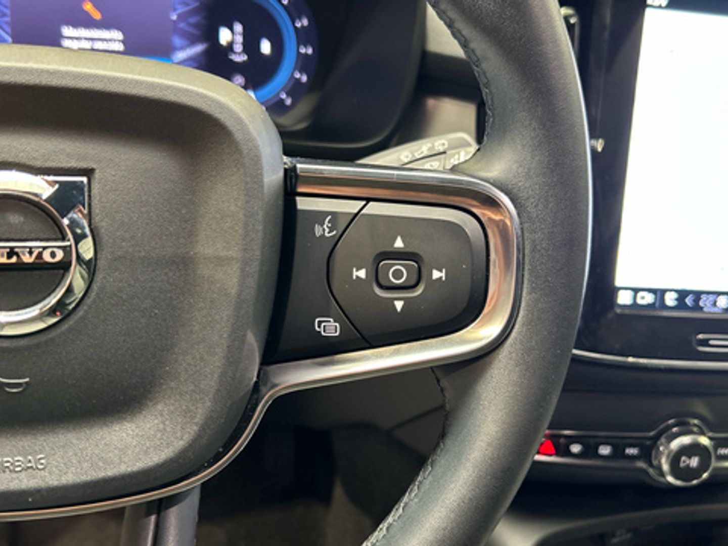 Volvo XC40 B3 G Plus Dark Auto 120 kW (163 CV)