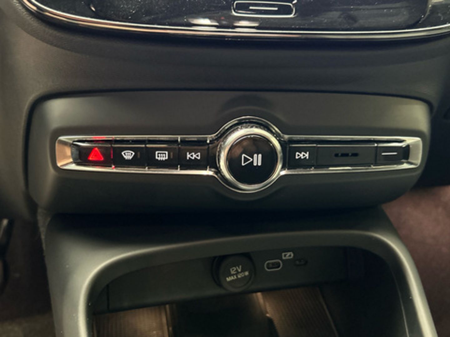 Volvo XC40 B3 G Plus Dark Auto 120 kW (163 CV)