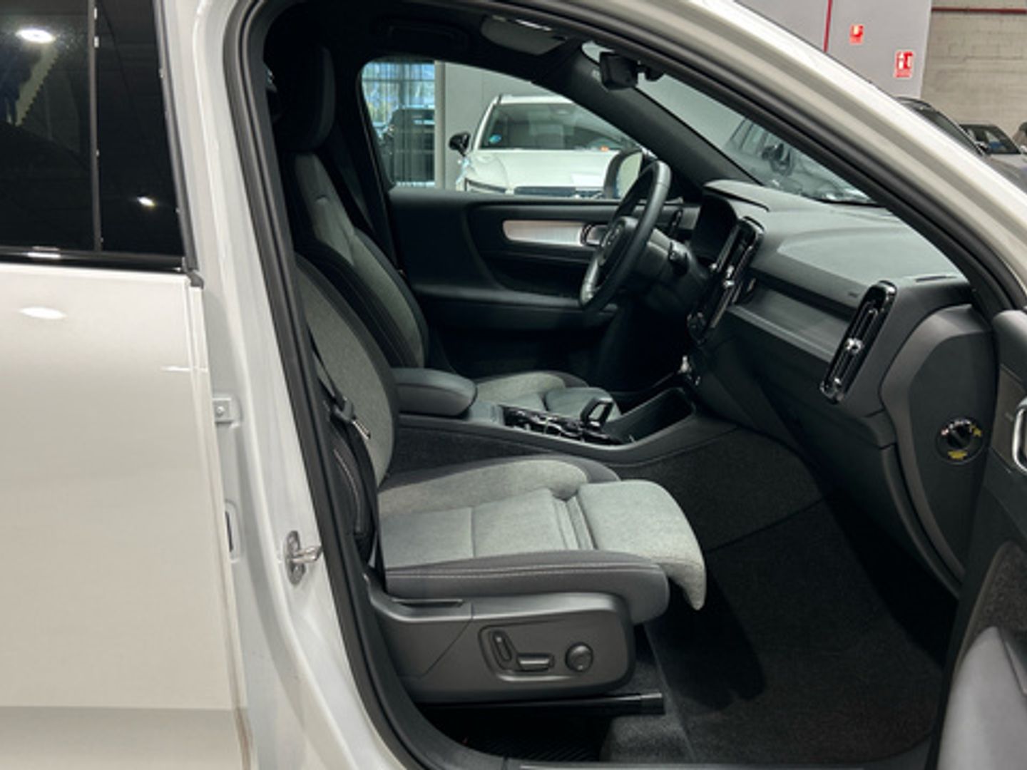 Volvo XC40 B3 G Plus Dark Auto 120 kW (163 CV)