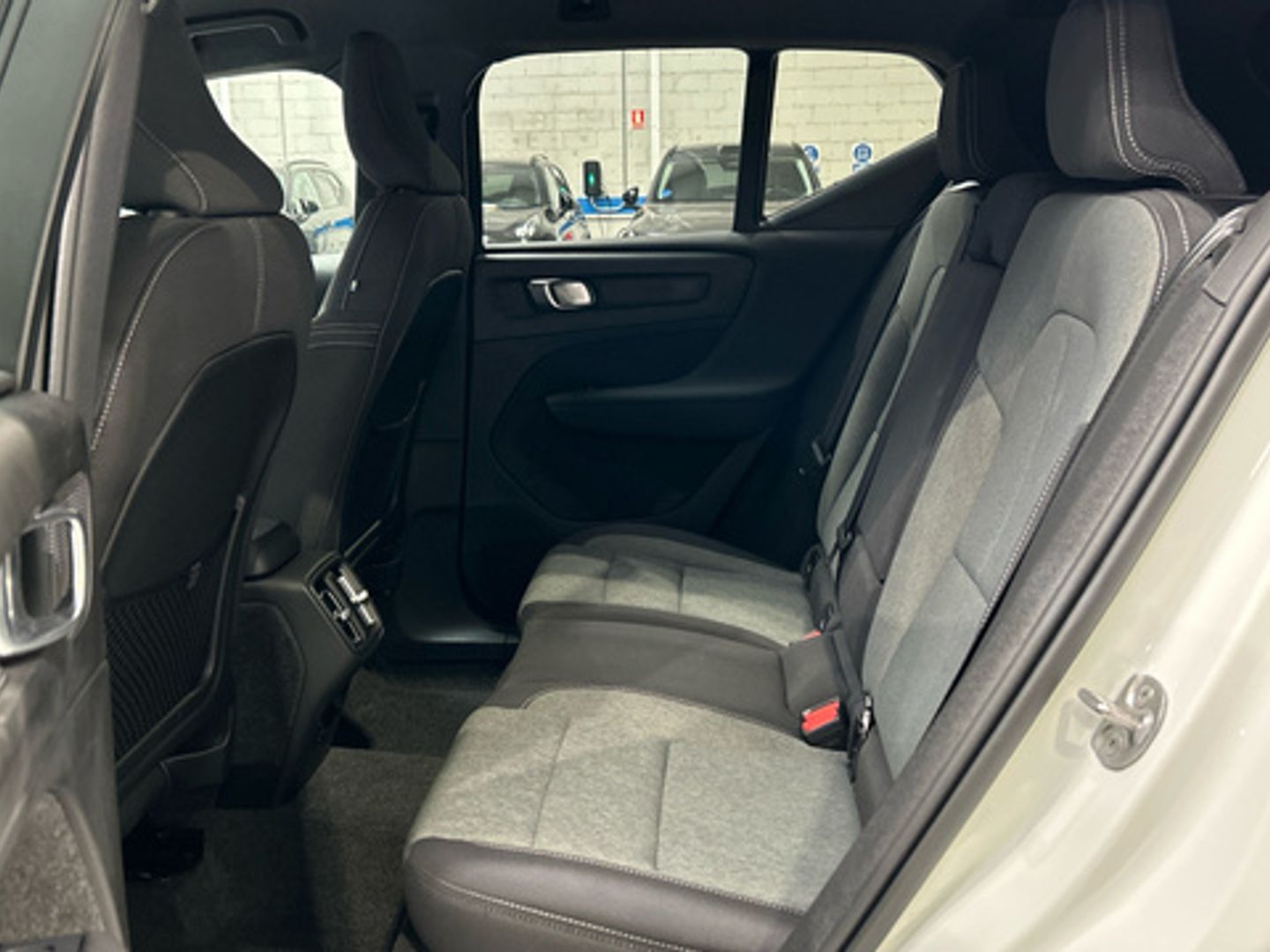 Volvo XC40 B3 G Plus Dark Auto 120 kW (163 CV)