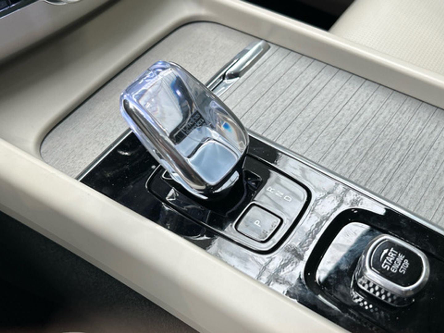 Volvo XC60 T6 Recharge Ultimate Dark AWD Auto 257 kW (350 CV)