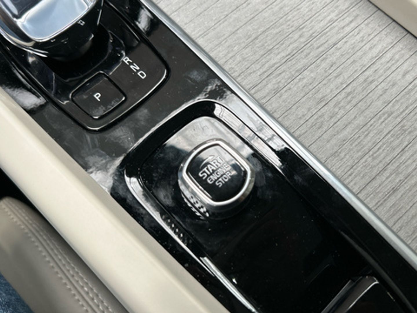 Volvo XC60 T6 Recharge Ultimate Dark AWD Auto 257 kW (350 CV)