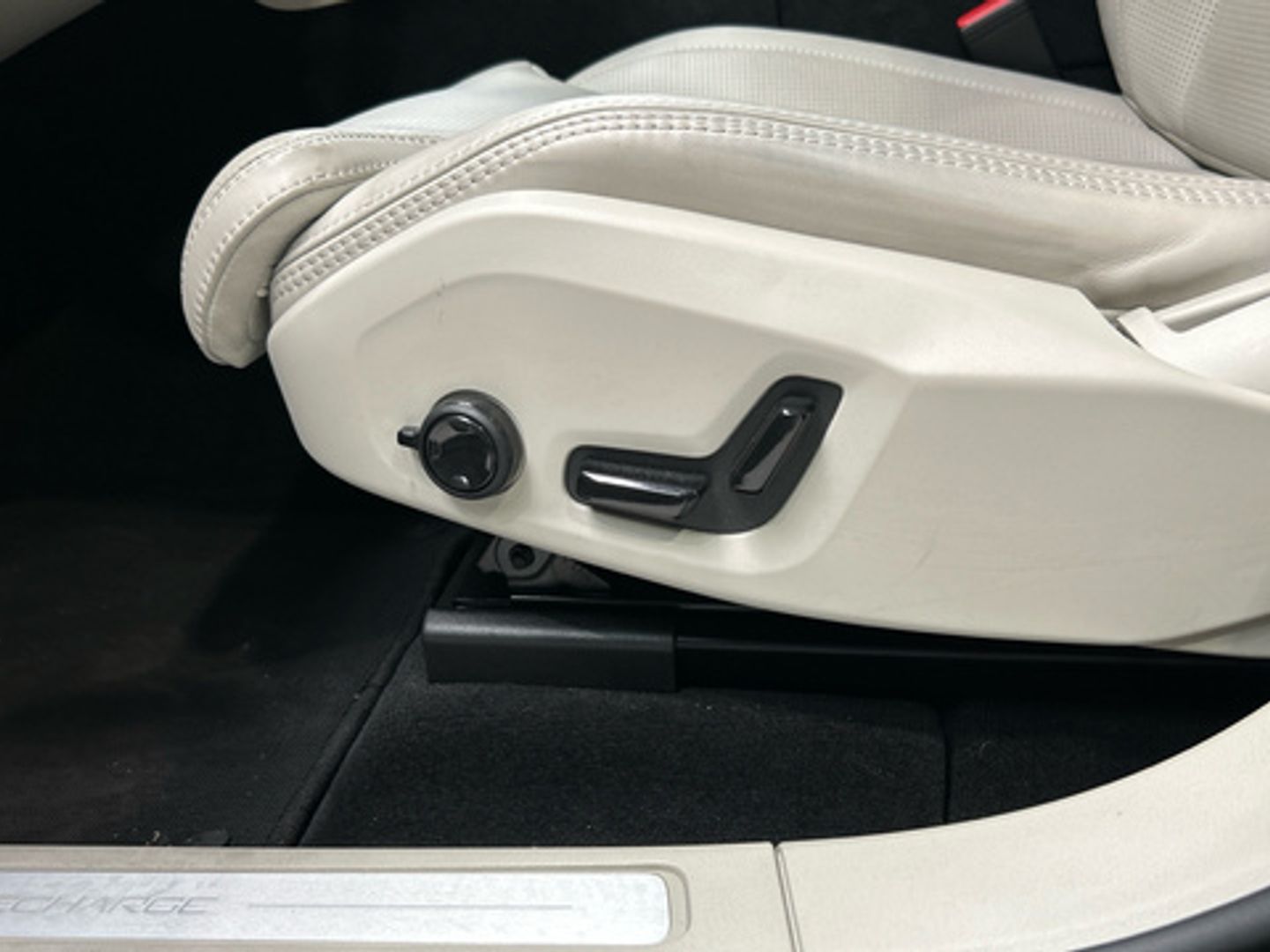 Volvo XC60 T6 Recharge Ultimate Dark AWD Auto 257 kW (350 CV)