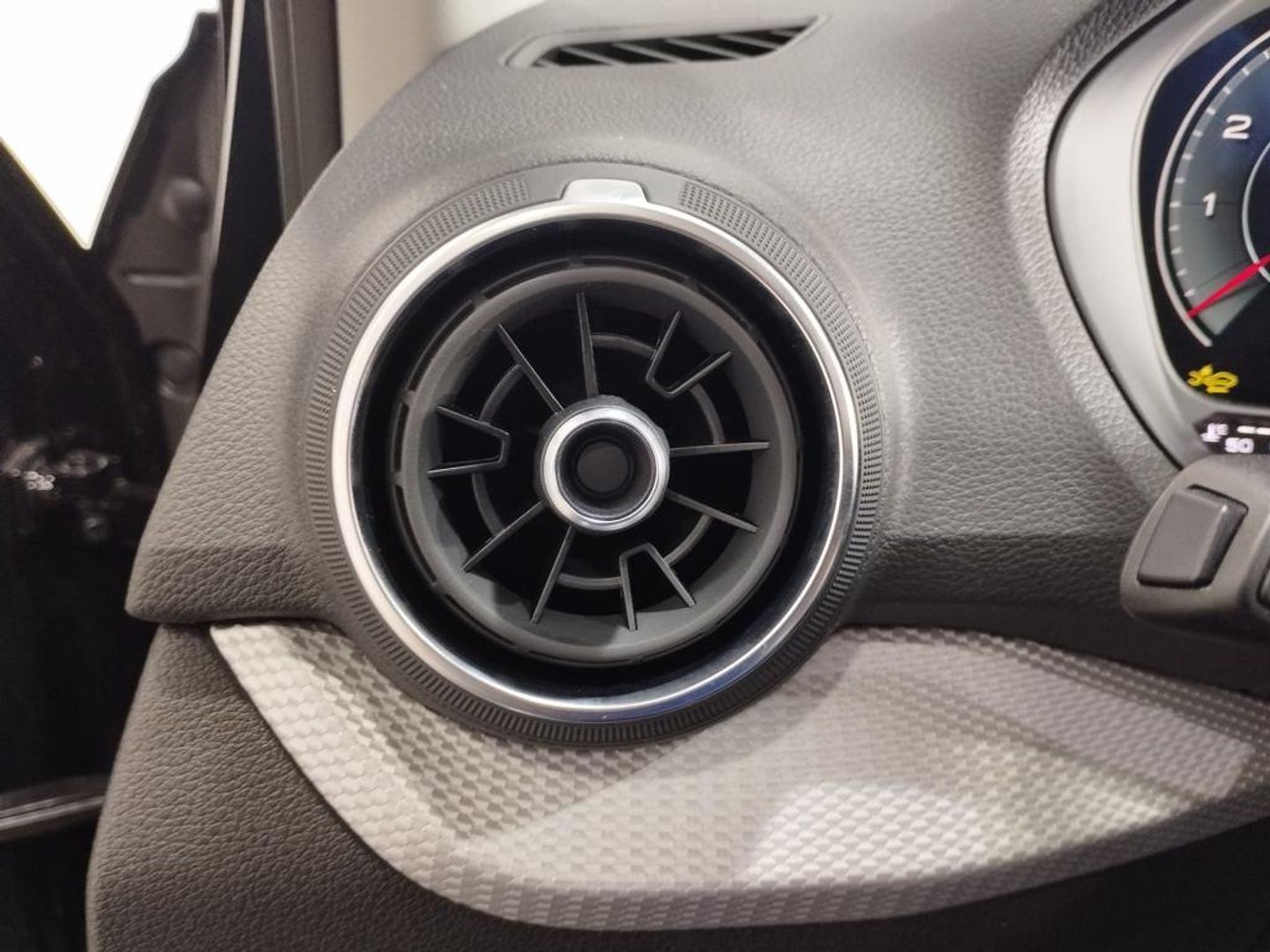 Audi Q2 Advanced 30 TFSI 85 kW (116 CV)