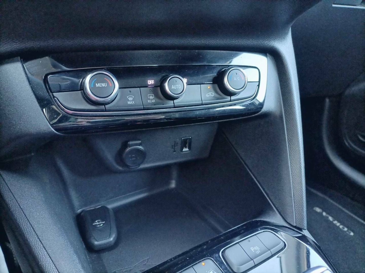 Opel Corsa-e 50kWh Elegance-e 100 kW (136 CV)