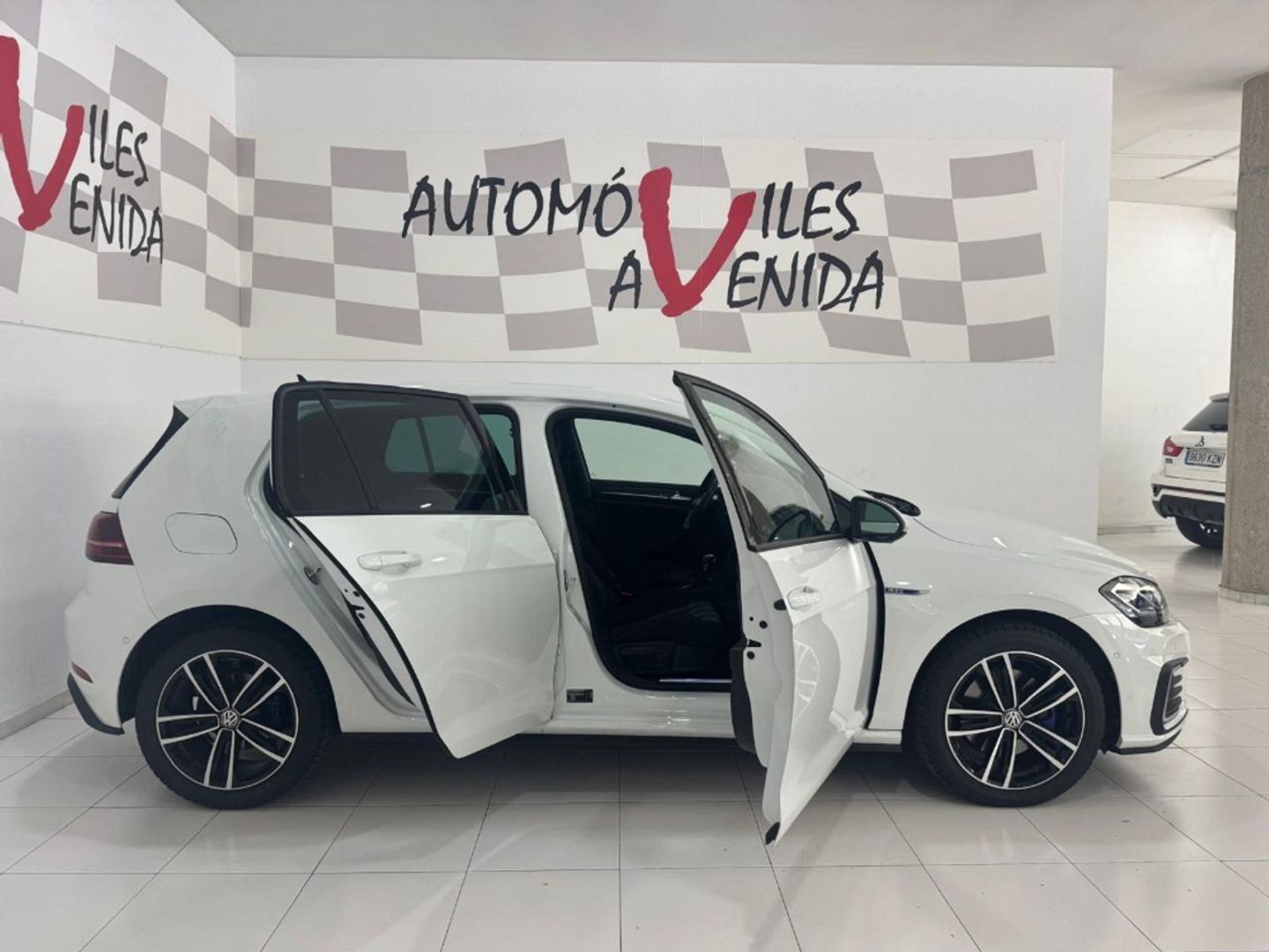 Volkswagen Golf GTE 1.4 TSI e-Power 150 kW (204 CV) DSG Blanco Compact