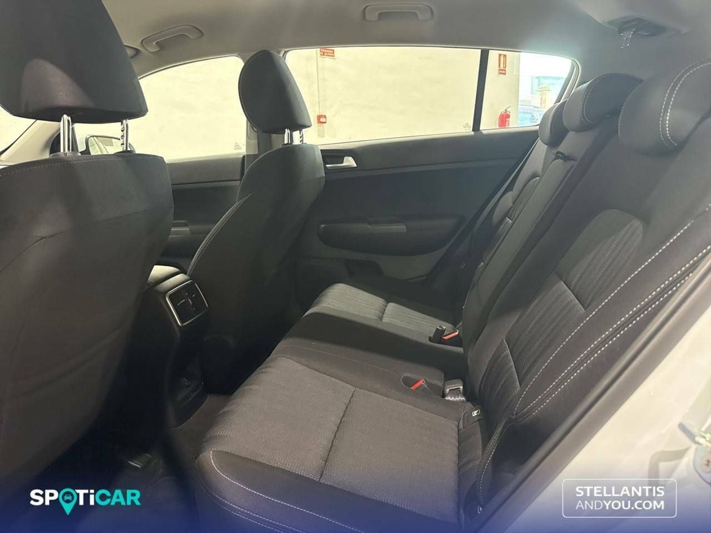 Kia Sportage 1.6 MHEV Business 4x4 100 kW (136 CV)