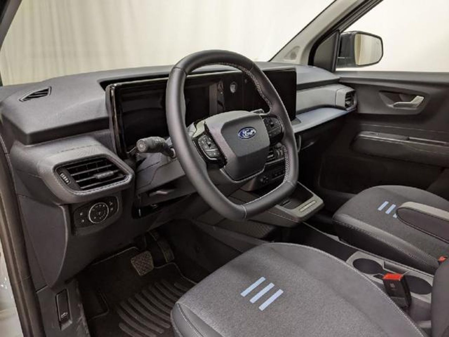 Ford Tourneo Courier BEV 43,5kWh Active Auto 100 kW (136 CV)