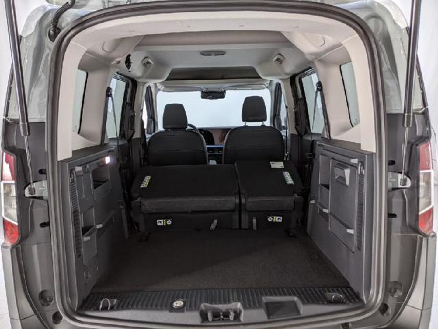 Ford Tourneo Courier BEV 43,5kWh Active Auto 100 kW (136 CV)