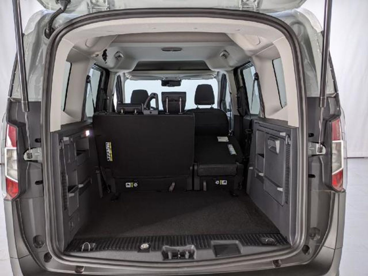 Ford Tourneo Courier BEV 43,5kWh Active Auto 100 kW (136 CV)