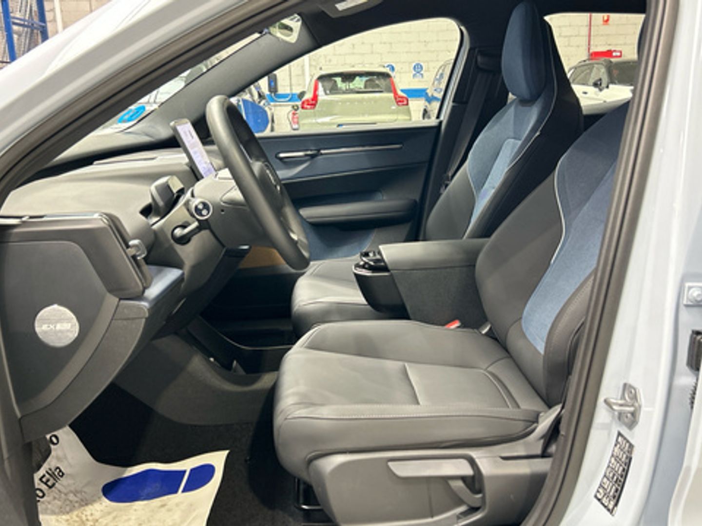 Volvo EX30 Single Motor Extended Range Core Auto 200 kW (272 CV)
