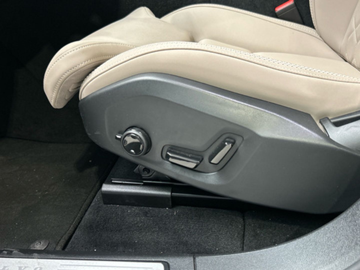 Volvo XC60 B5 G Ultra Dark AWD Auto 184 kW (250 CV)