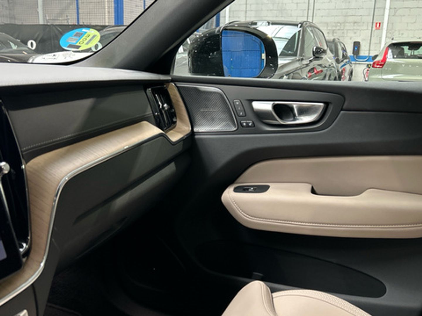 Volvo XC60 B5 G Ultra Dark AWD Auto 184 kW (250 CV)