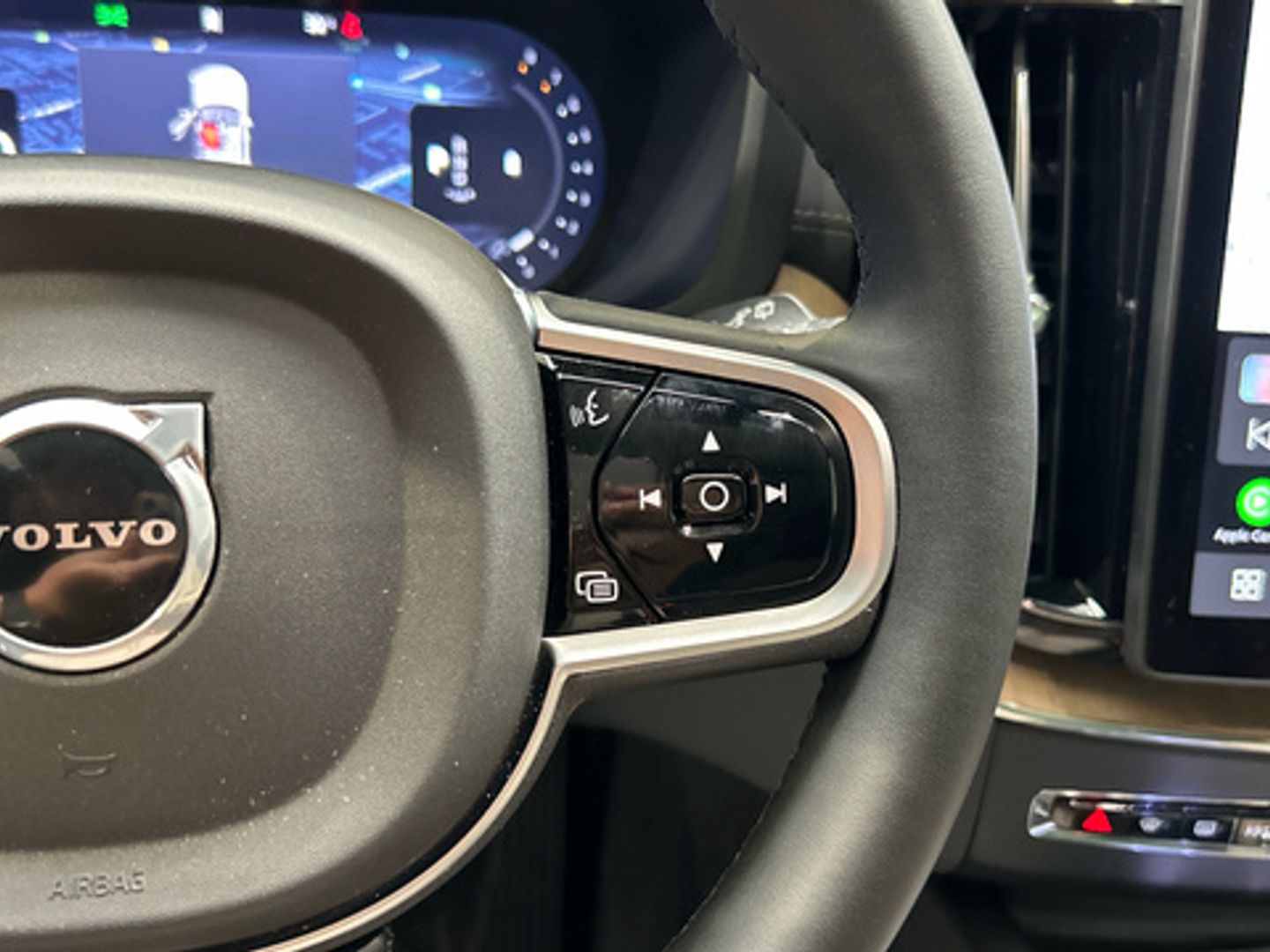 Volvo XC60 B5 G Ultra Dark AWD Auto 184 kW (250 CV)