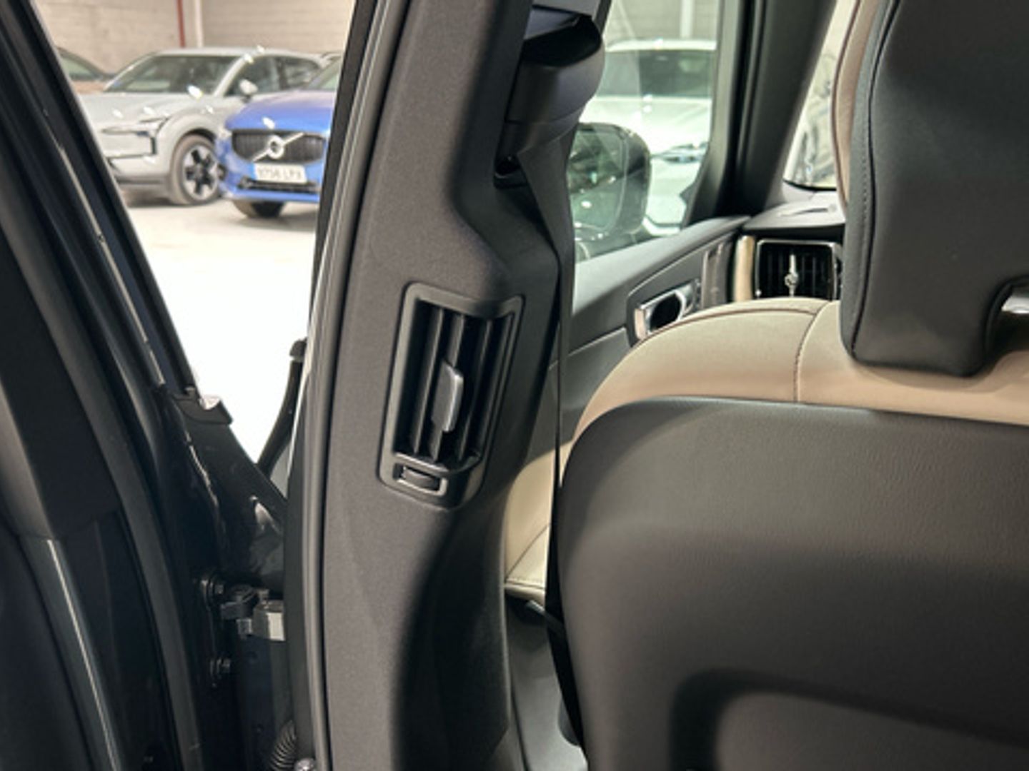 Volvo XC60 B5 G Ultra Dark AWD Auto 184 kW (250 CV)