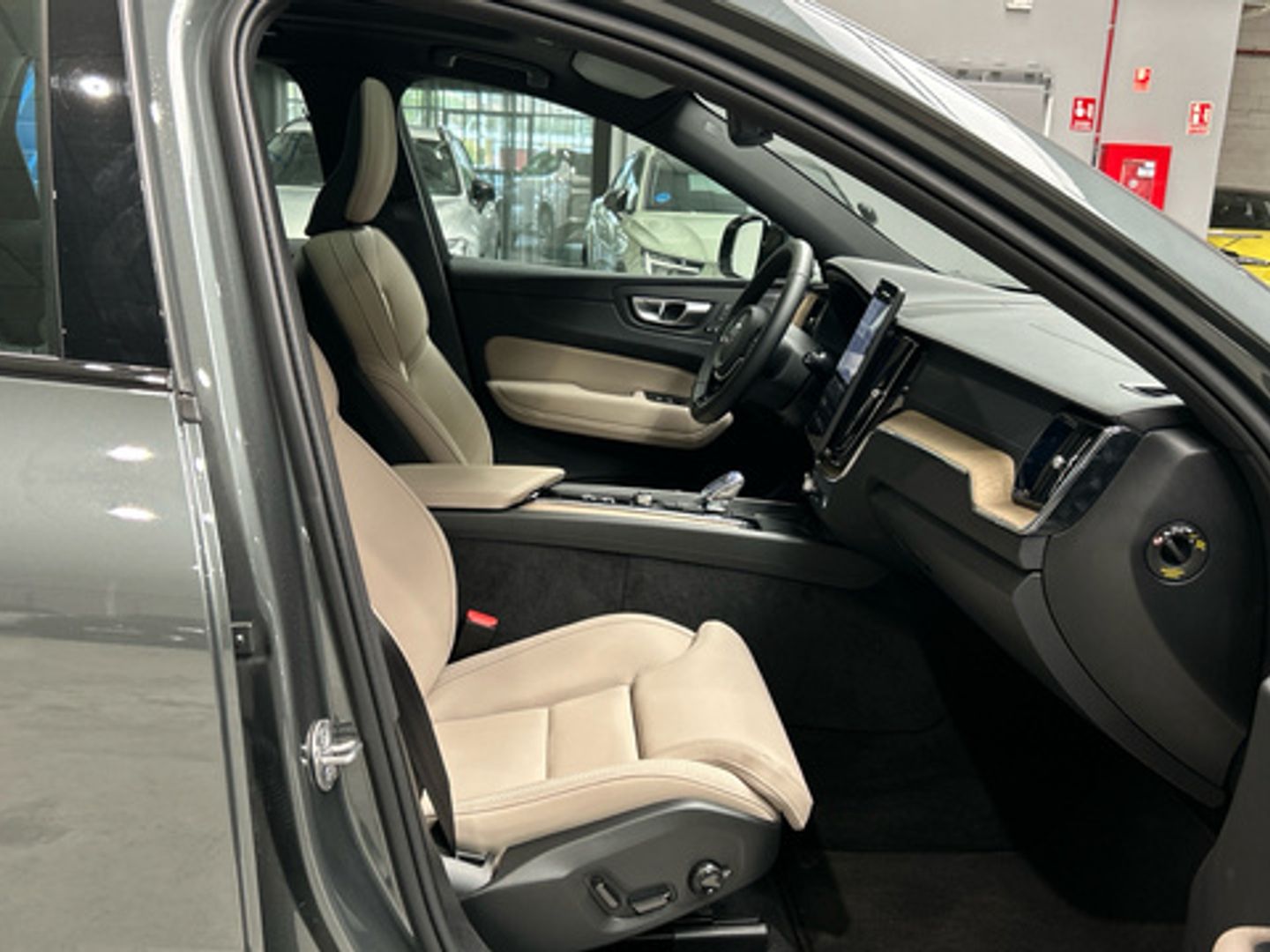 Volvo XC60 B5 G Ultra Dark AWD Auto 184 kW (250 CV)