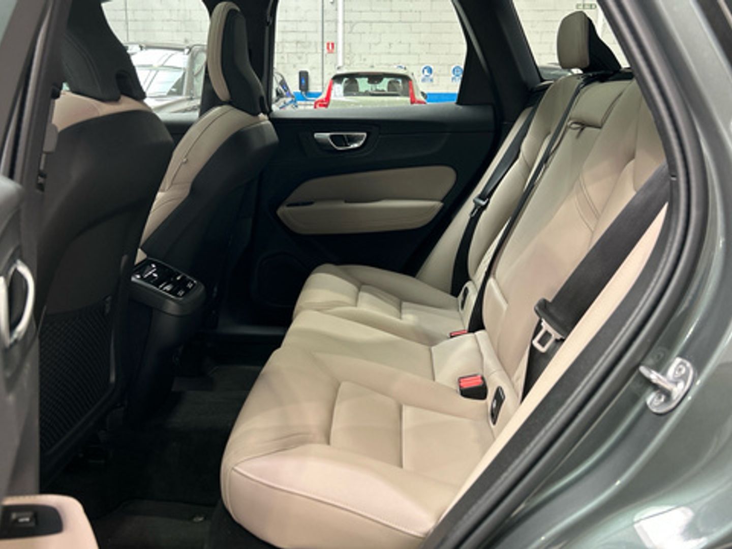 Volvo XC60 B5 G Ultra Dark AWD Auto 184 kW (250 CV)