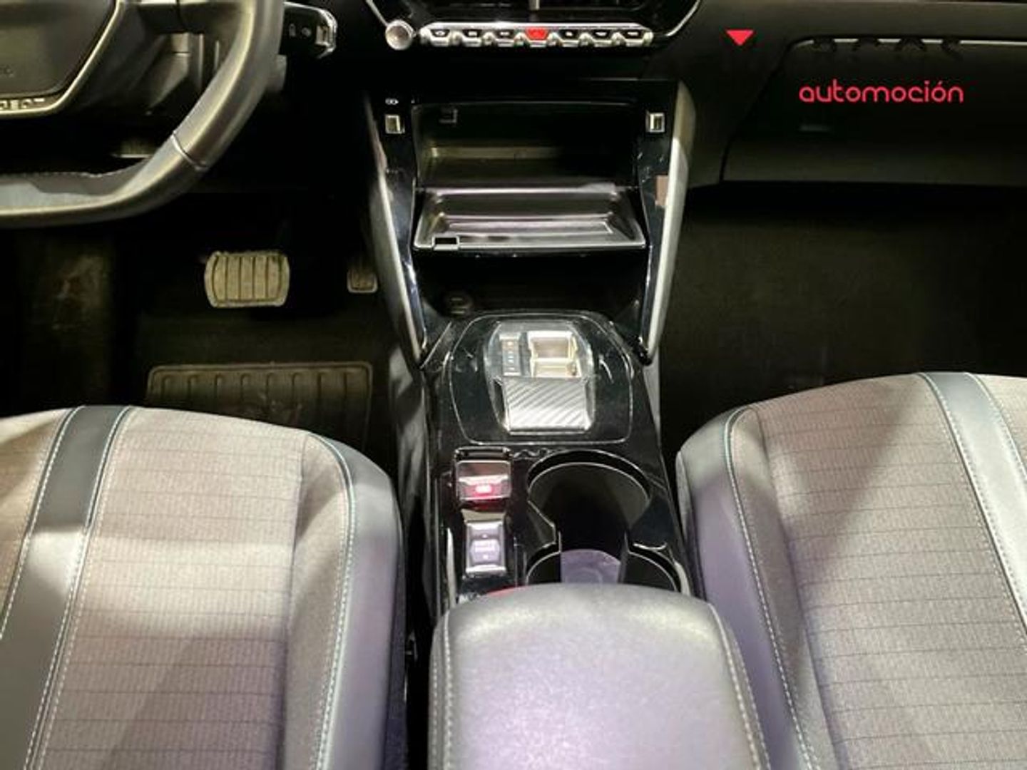 Peugeot 2008 PureTech 130 S&S Allure Pack EAT8 96 kW (130 CV)