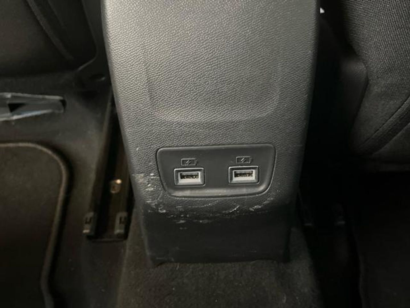 Peugeot 208 PureTech 75 Allure 	55 kW (75 CV)
