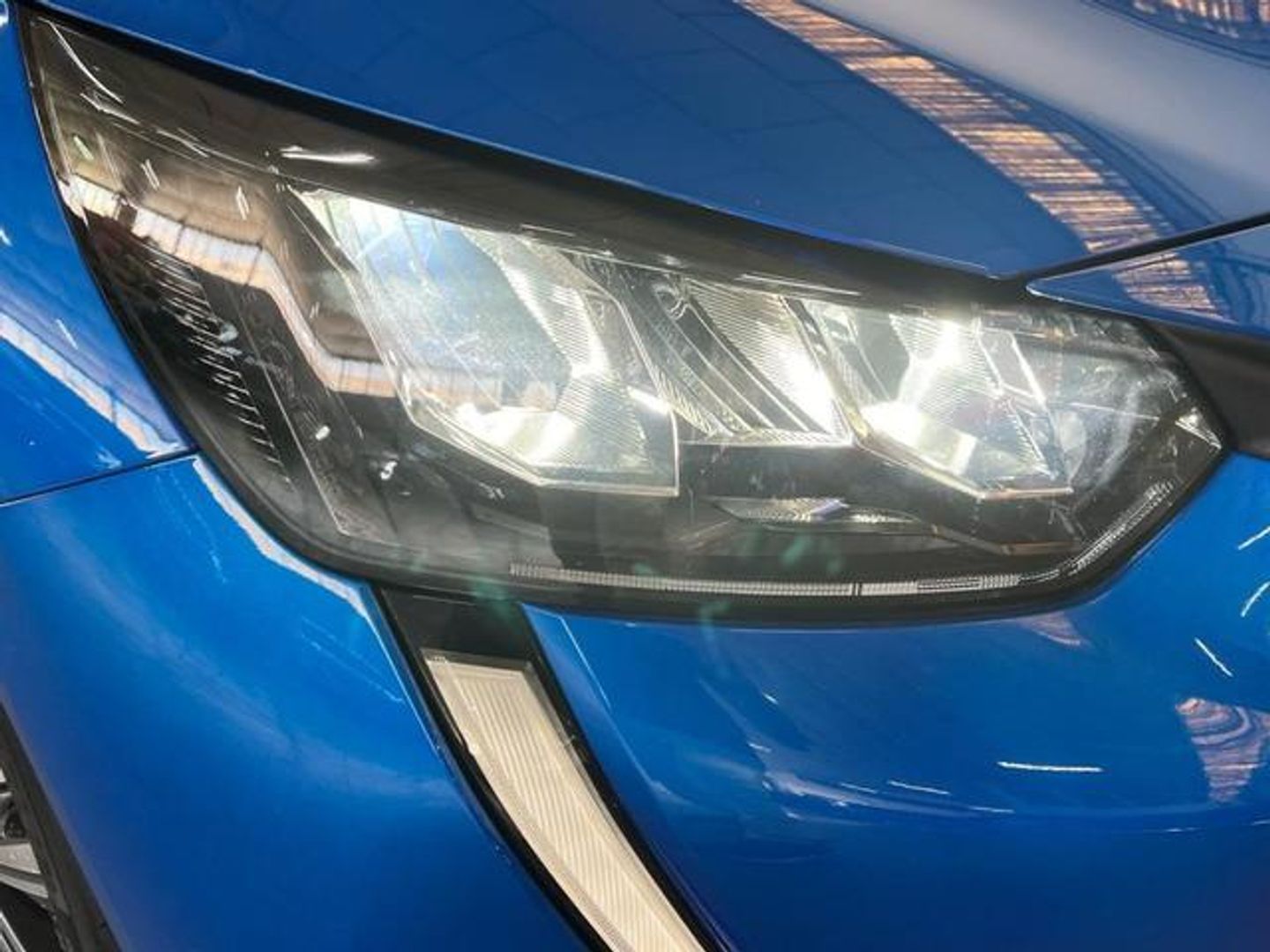 Peugeot 208 PureTech 75 Allure 	55 kW (75 CV)