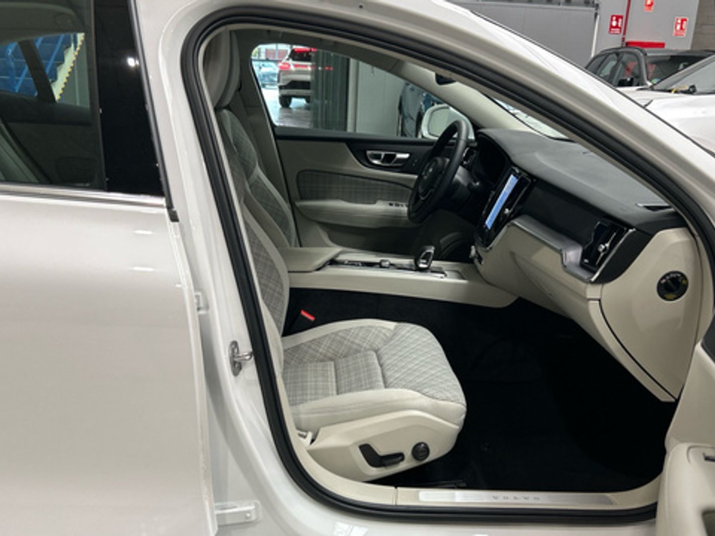 Volvo S60 B4 G Core FWD Auto 145 kW (197 CV)