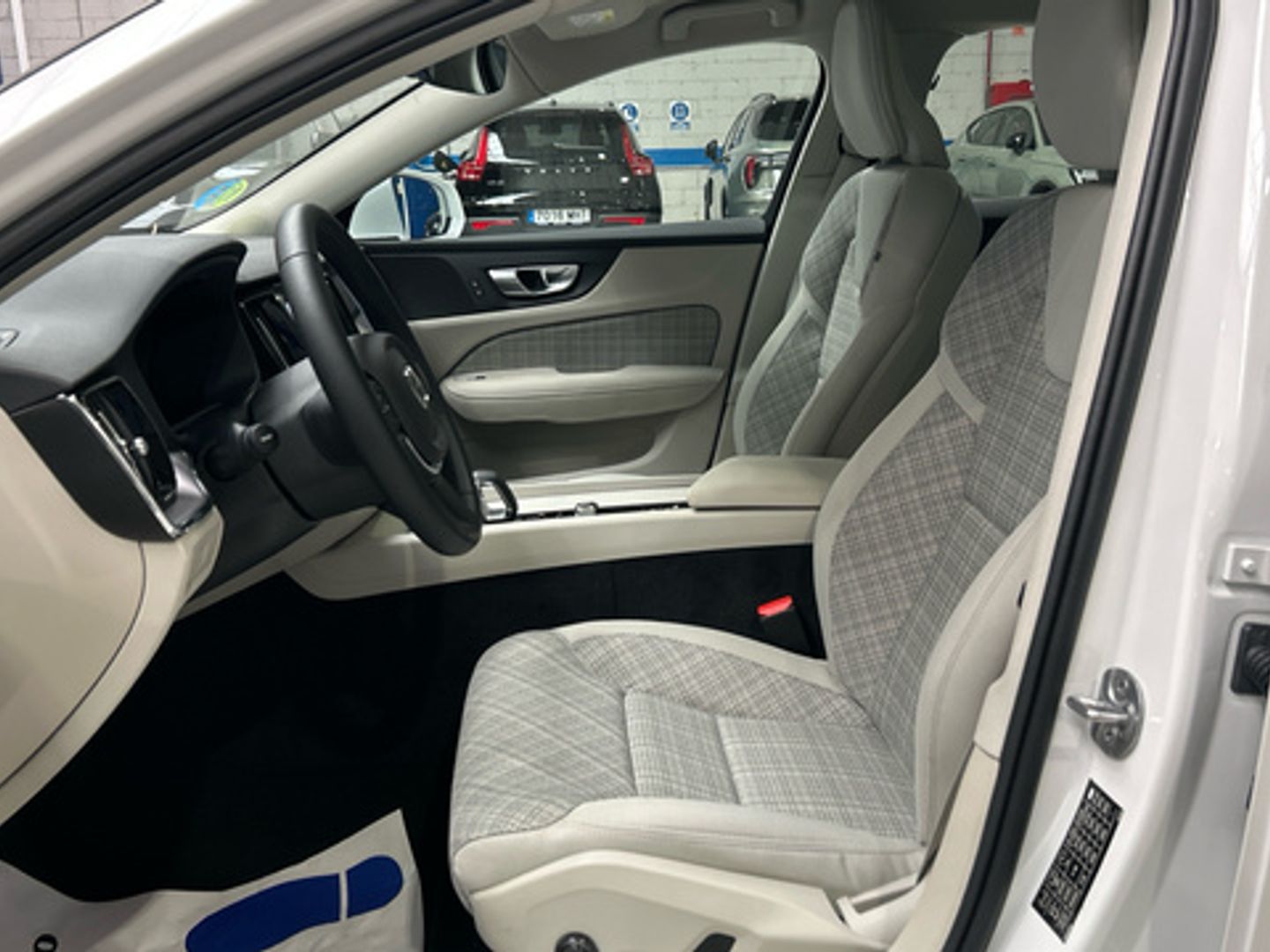 Volvo S60 B4 G Core FWD Auto 145 kW (197 CV)