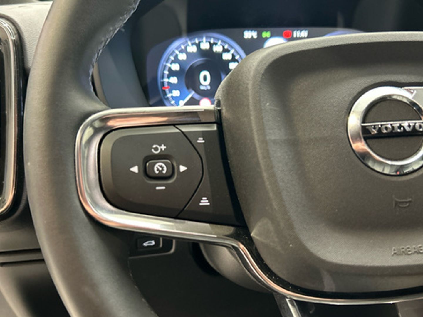 Volvo XC40 T2 Plus Dark Auto 95 kW (129 CV)