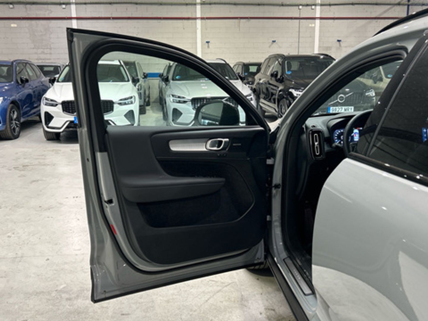 Volvo XC40 T2 Plus Dark Auto 95 kW (129 CV)