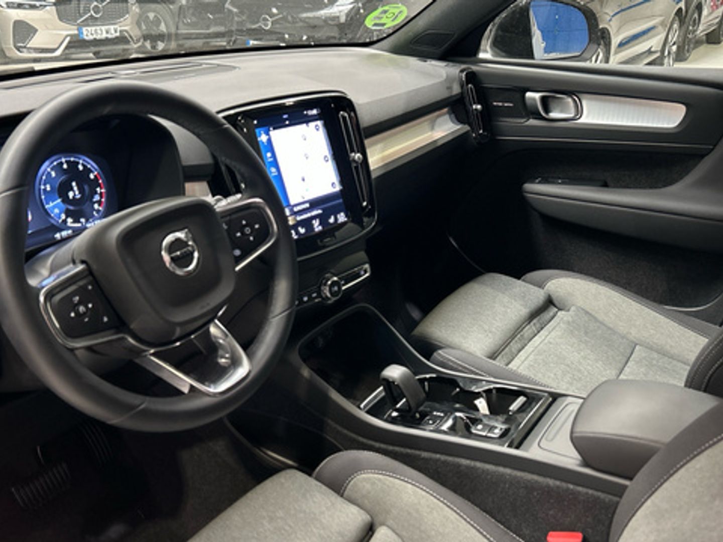 Volvo XC40 T2 Plus Dark Auto 95 kW (129 CV)