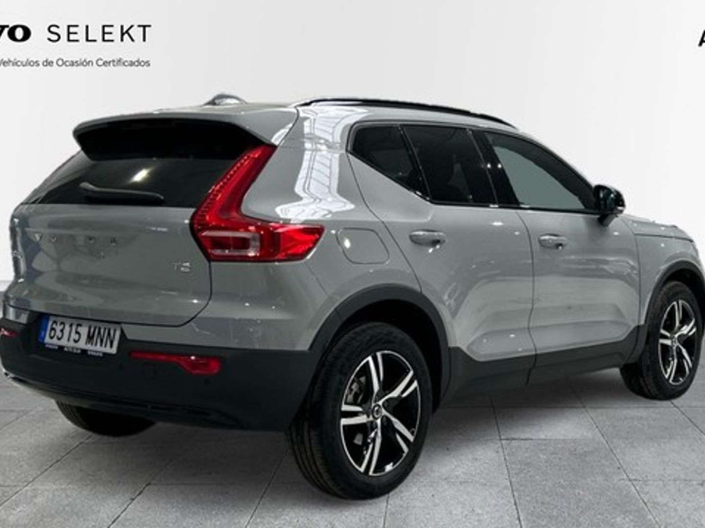 Volvo XC40 T2 Plus Dark Auto 95 kW (129 CV)