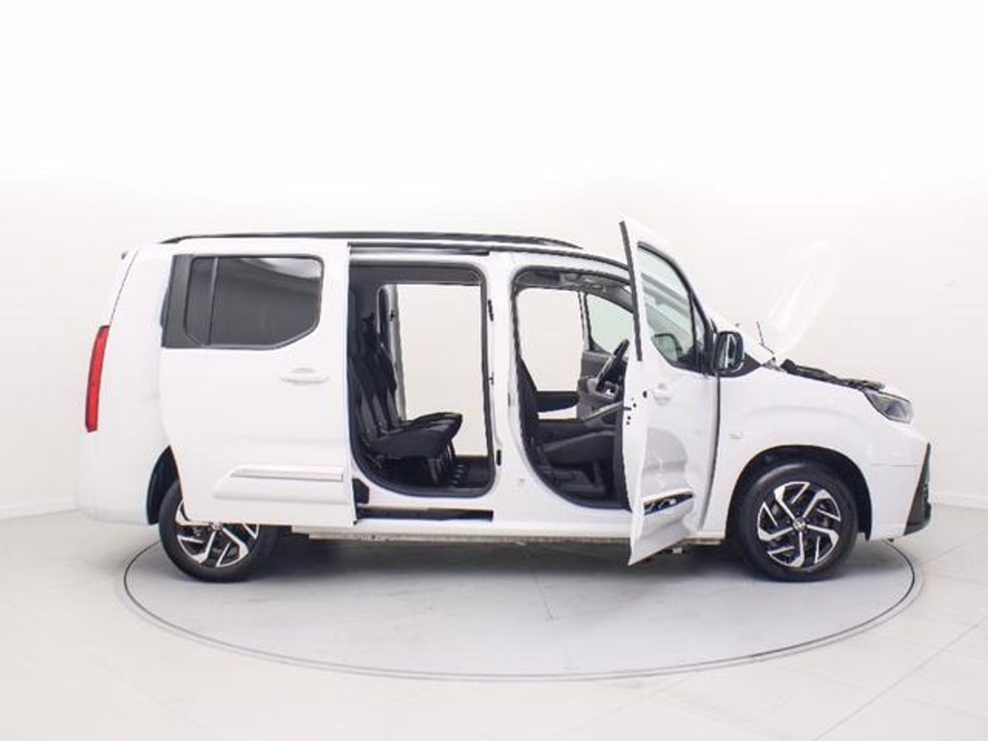 Toyota Proace City Verso 1.5D Family Active L2 Auto 96 kW (131 CV)