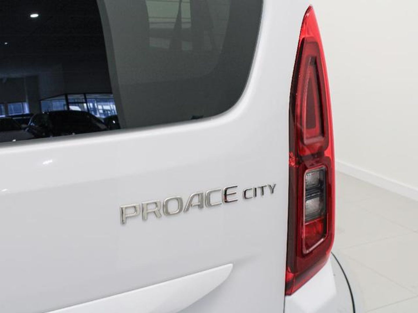 Toyota Proace City Verso 1.5D Family Active L2 Auto 96 kW (131 CV)