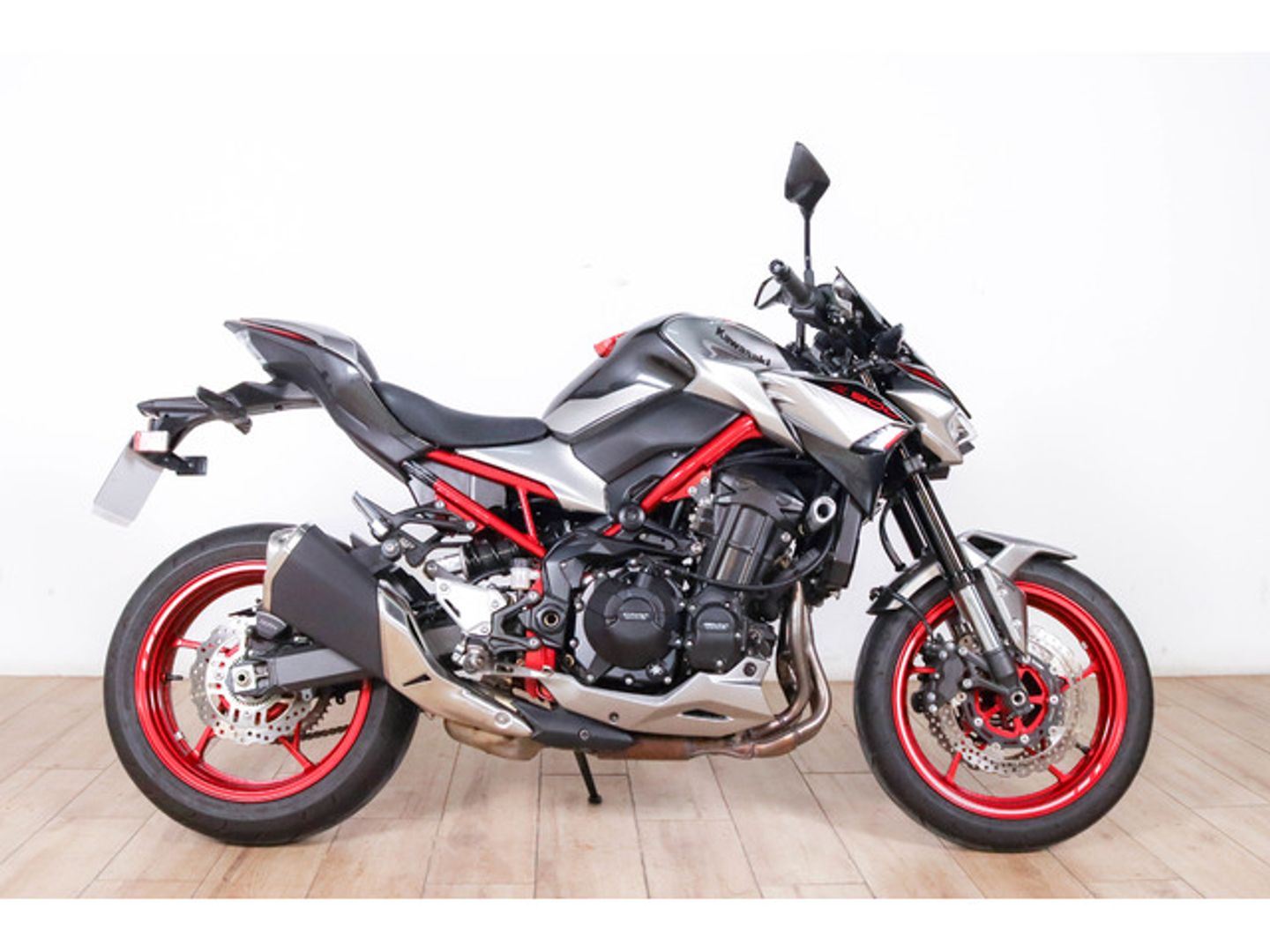 Kawasaki Z900 Gris Motorcycle
