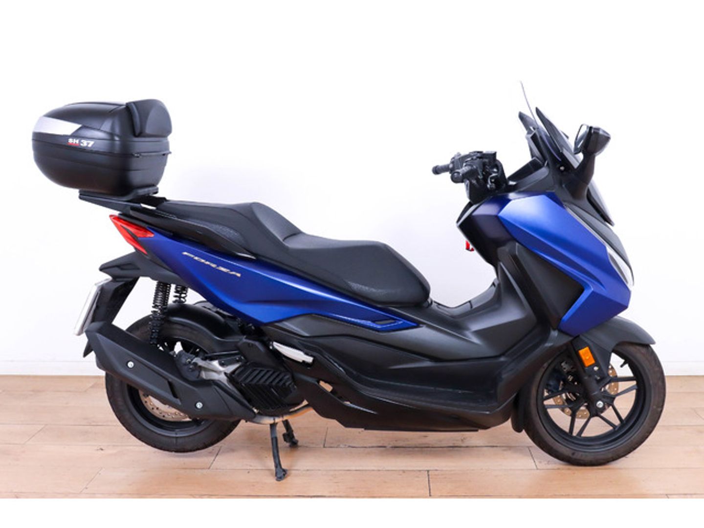 Honda Forza 125 Azul Motorcycle