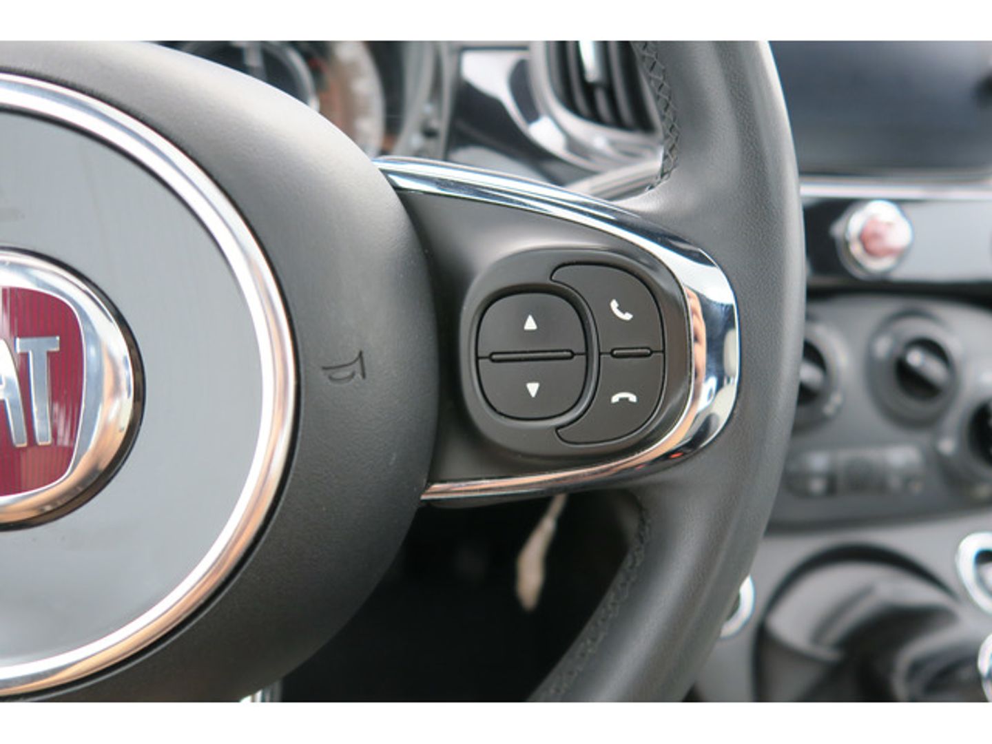 Fiat 500 1.0 Hybrid Dolcevita 51 kW (70 CV)