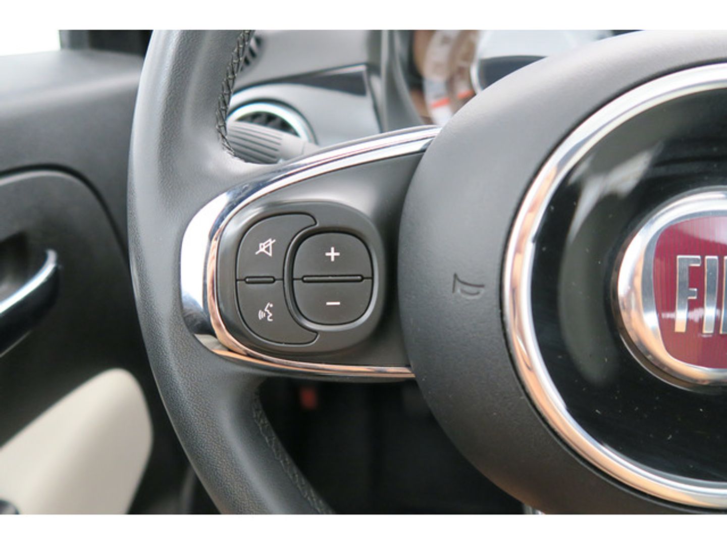 Fiat 500 1.0 Hybrid Dolcevita 51 kW (70 CV)