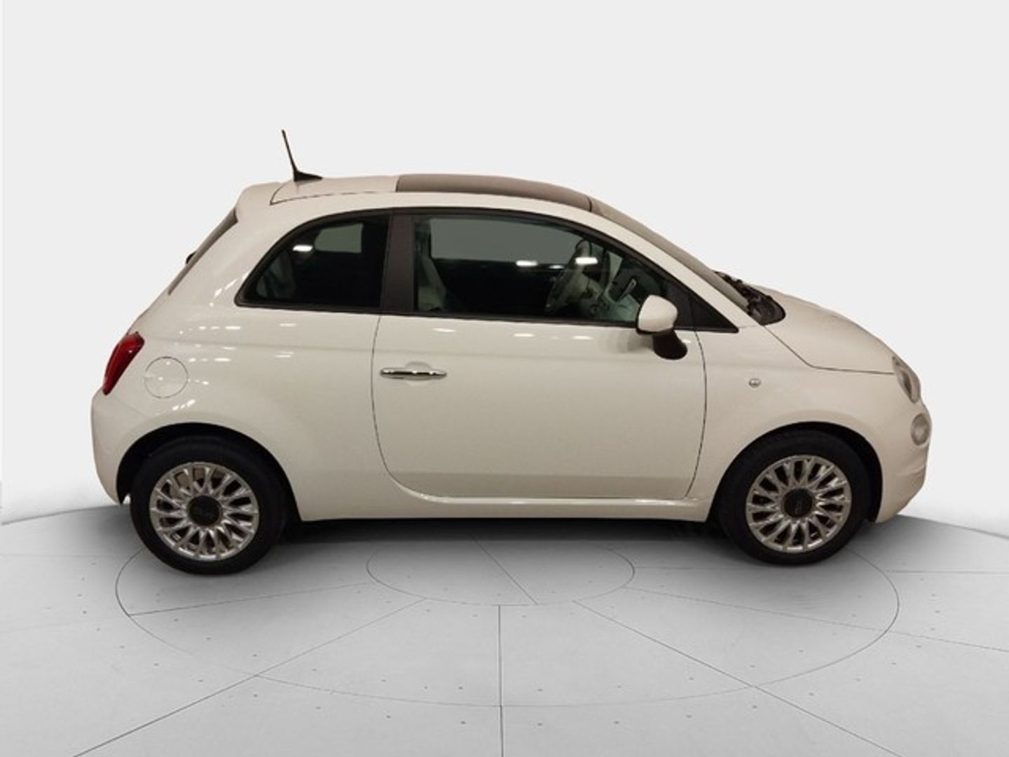 Fiat 500 1.0 Hybrid Dolcevita 51 kW (70 CV)
