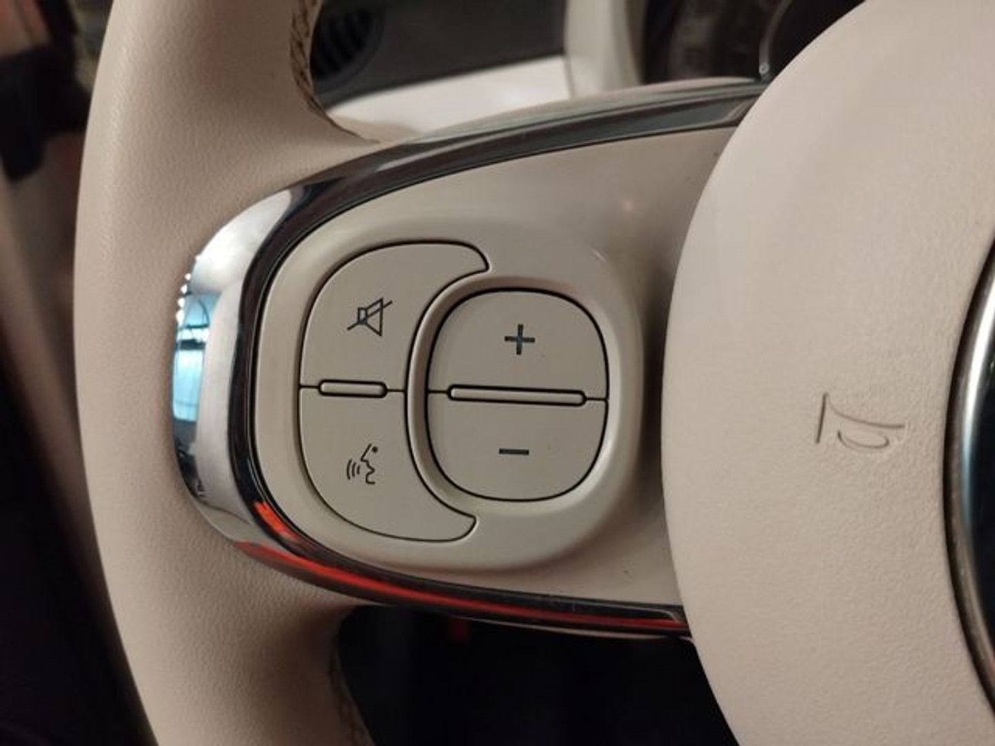 Fiat 500 1.0 Hybrid Dolcevita 51 kW (70 CV)