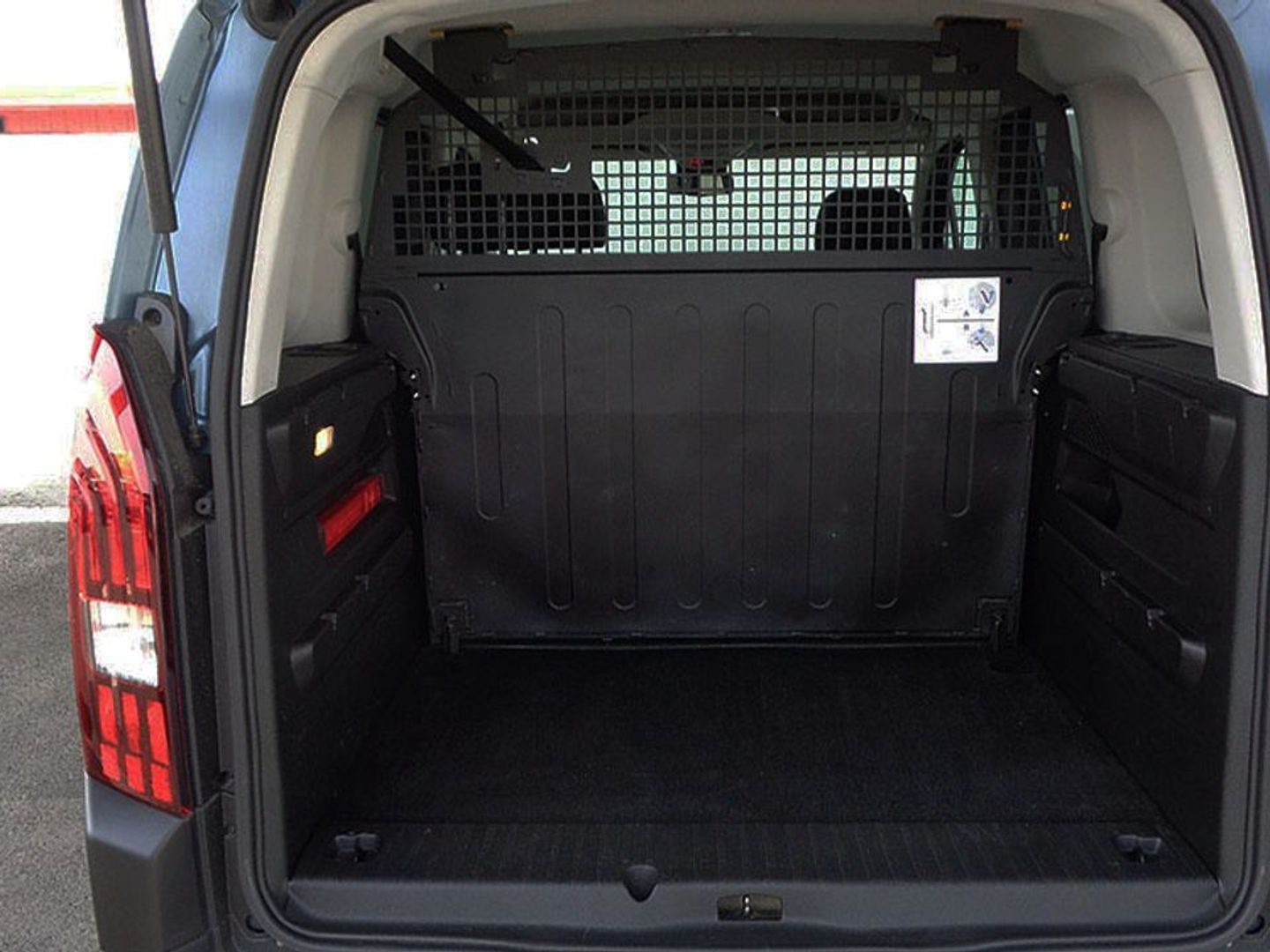 Peugeot Rifter BlueHDi 100 Allure Business Standard 73 kW (100 CV)