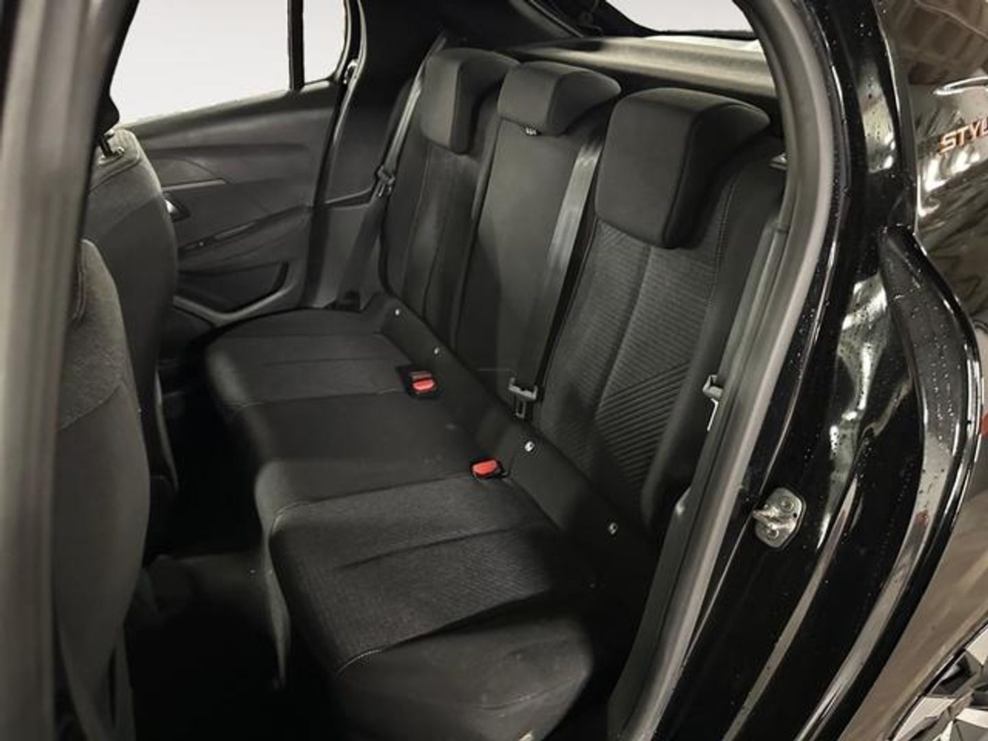 Peugeot 208 Style Hybrid 100 eDCS6 75 kW (100 CV)