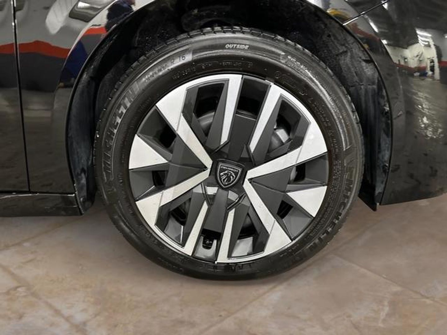 Peugeot 208 Style Hybrid 100 eDCS6 75 kW (100 CV)
