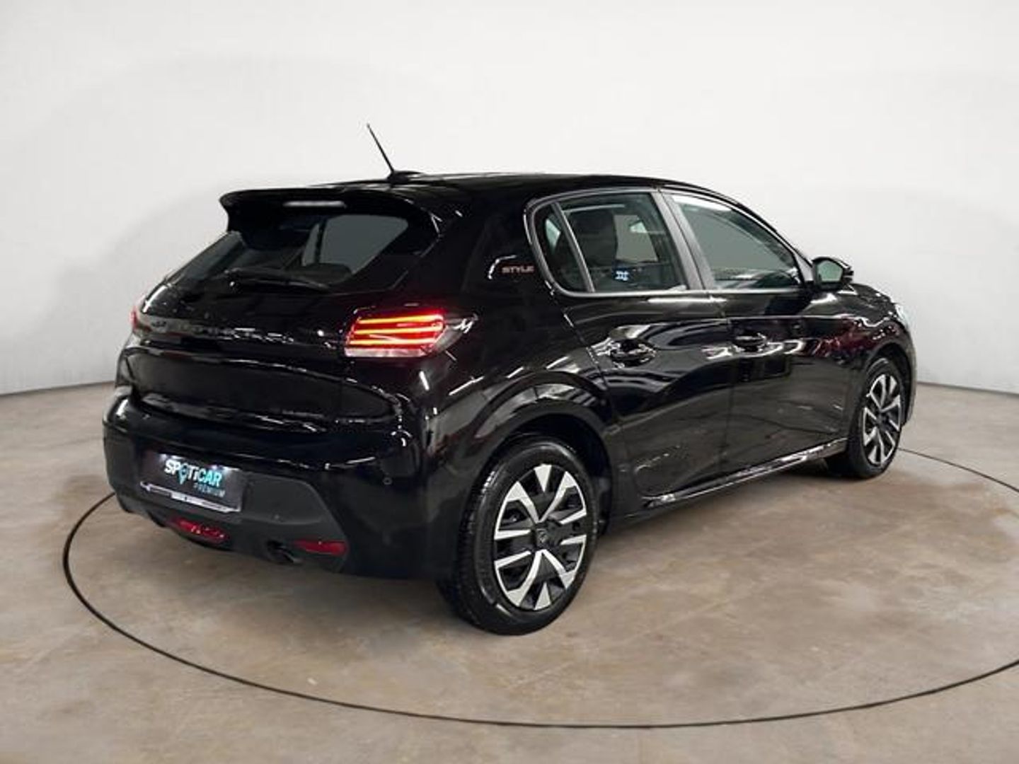Peugeot 208 Style Hybrid 100 eDCS6 75 kW (100 CV)
