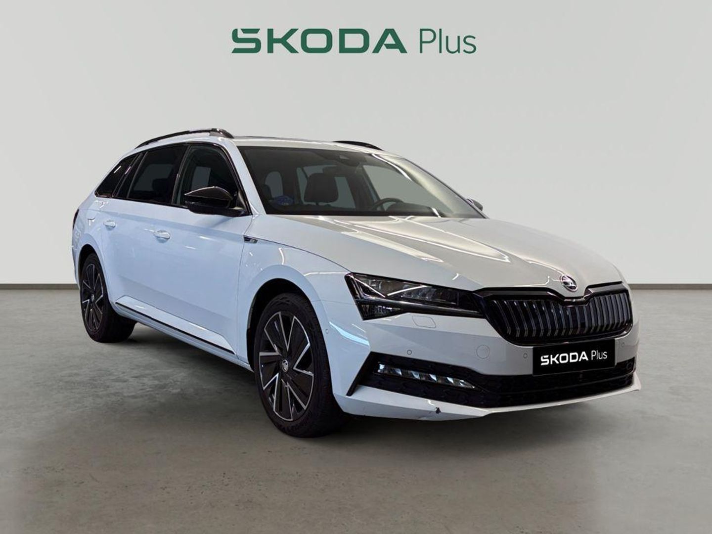 Skoda Superb Combi 1.4 TSI iV P-HEV SportLine DSG 160 kW (218 CV) Blanco Familiar